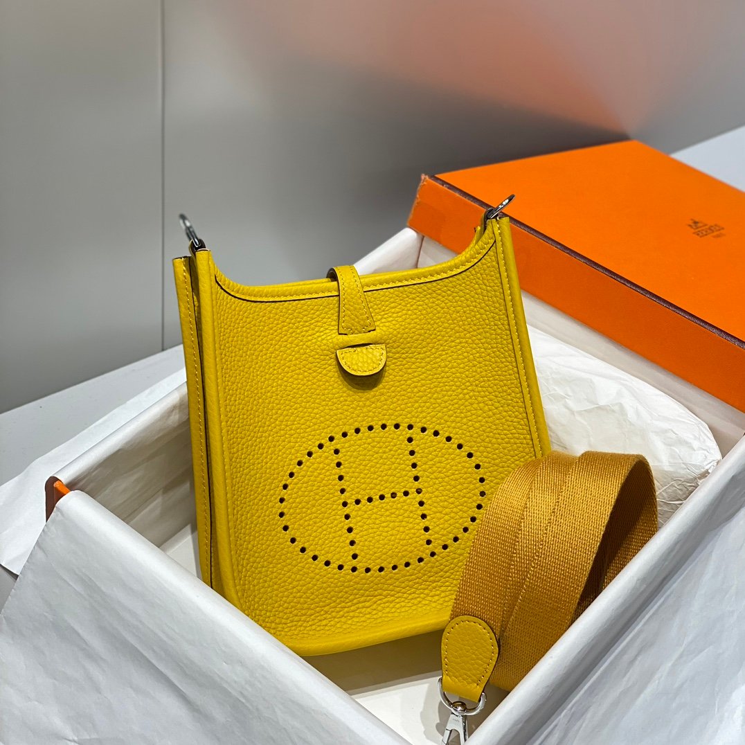 Hermes H083435 Evelyne III 29 Shoulder Bag Silver Hardware Yellow