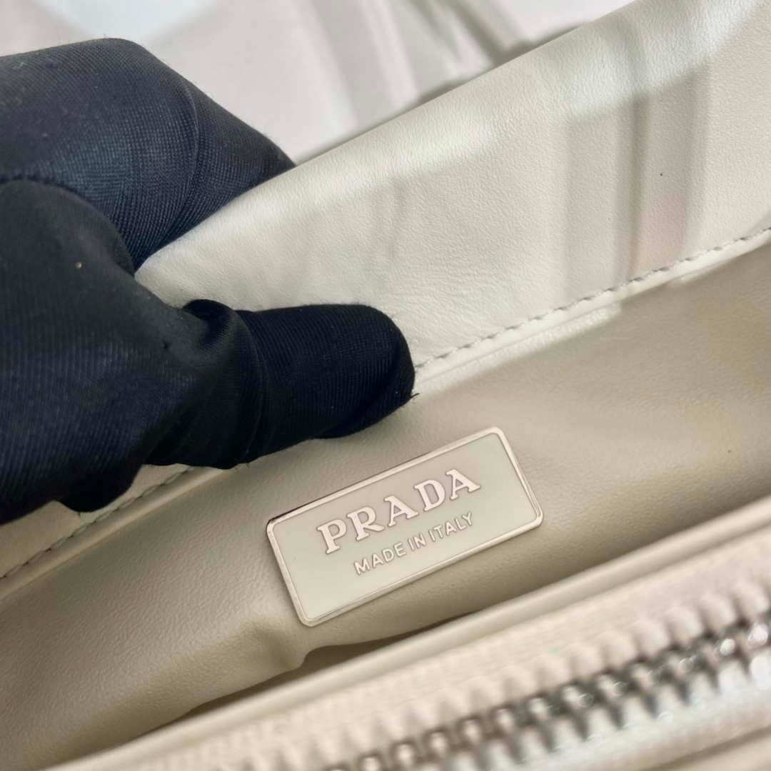 Prada 1BA368 Leather mini-bag Bag White