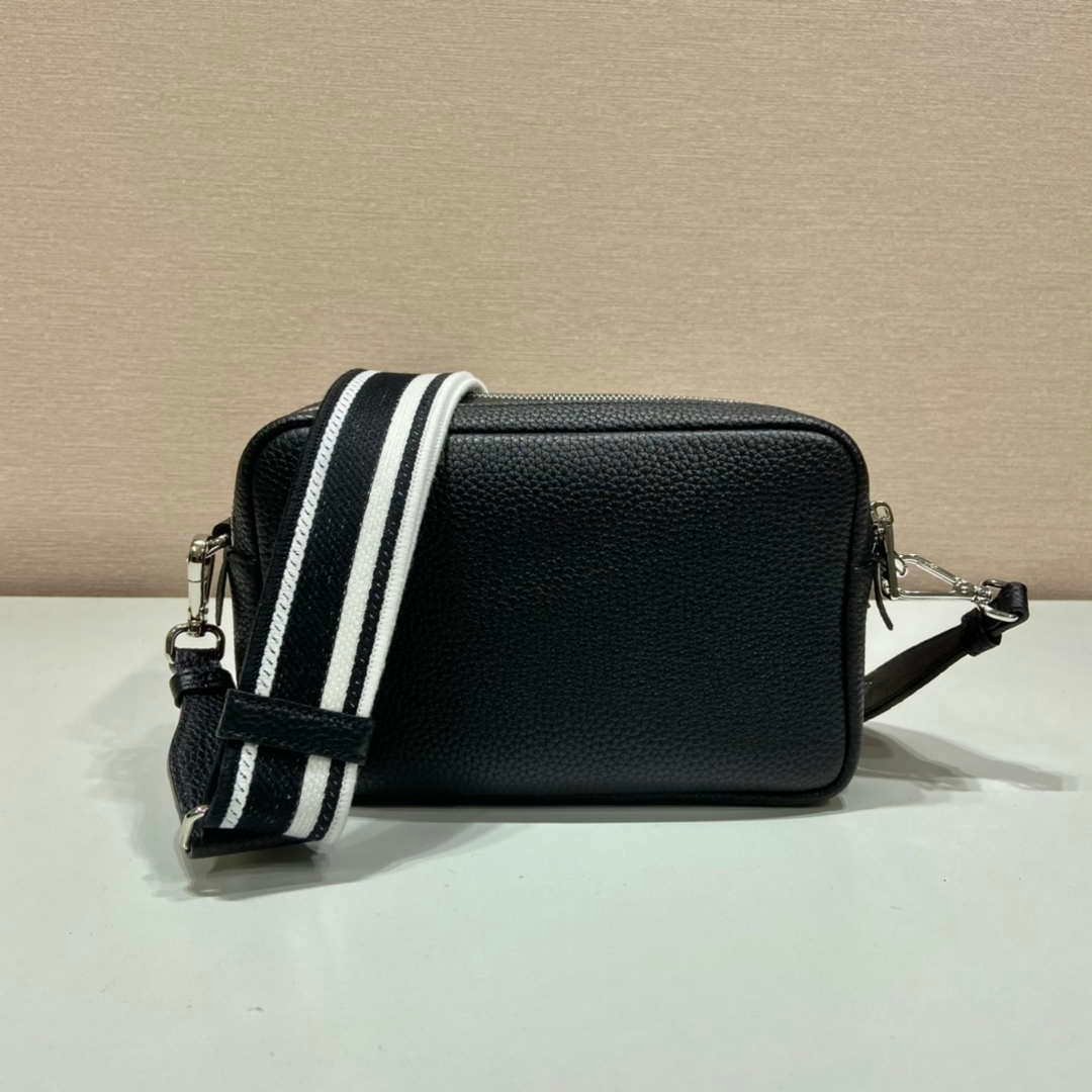 Prada Leather bag with shoulder strap 1BH082 Black