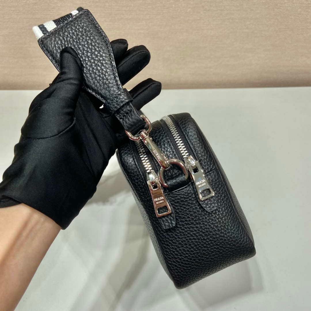 Prada Leather bag with shoulder strap 1BH082 Black