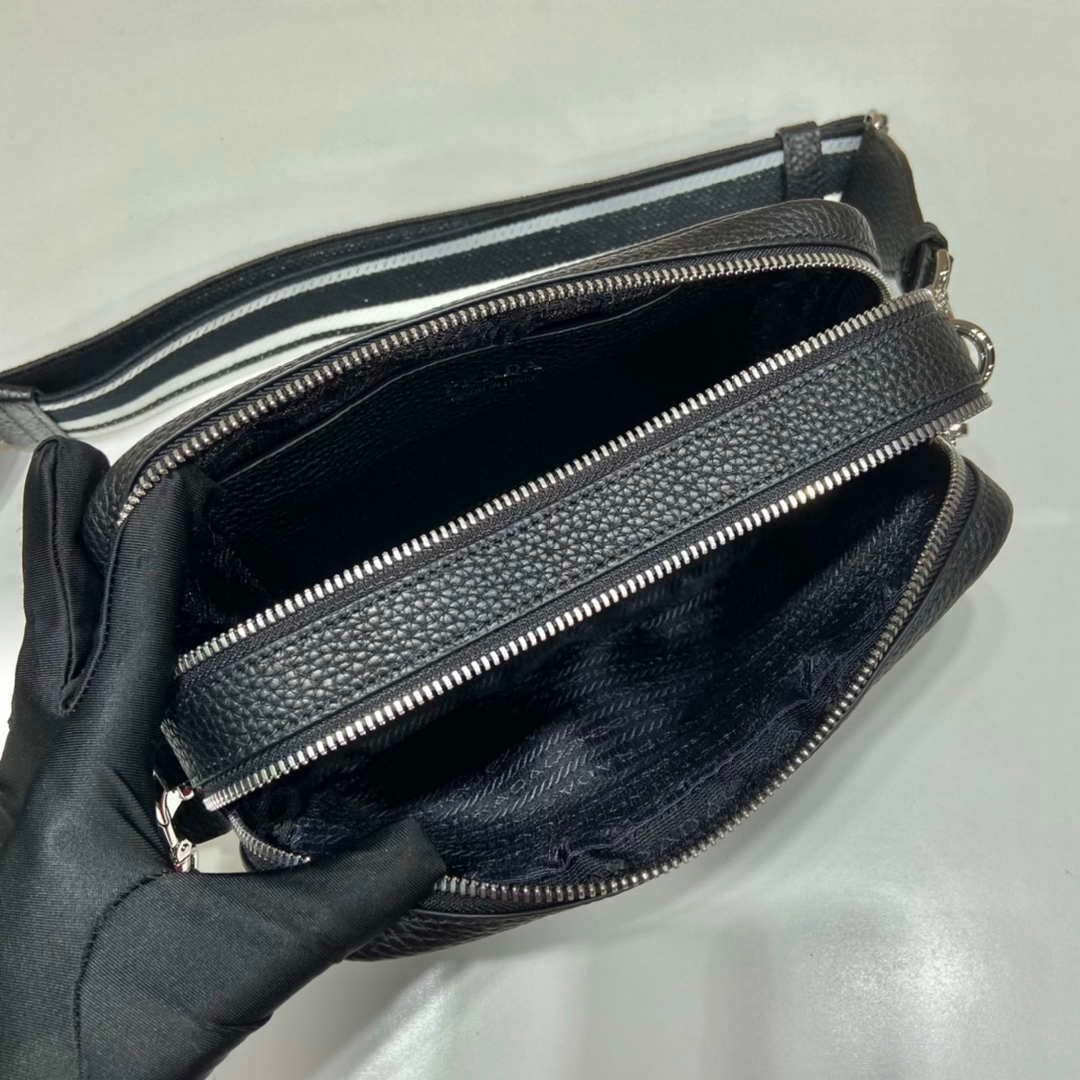 Prada Leather bag with shoulder strap 1BH082 Black