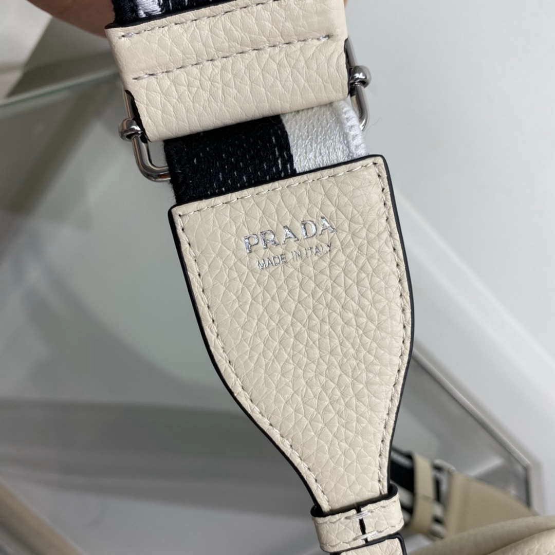 Prada Leather bag with shoulder strap 1BH082 Beige