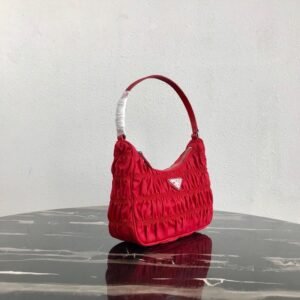 Gucci 739682 GG Marmont Matelassé mini tote bag Red