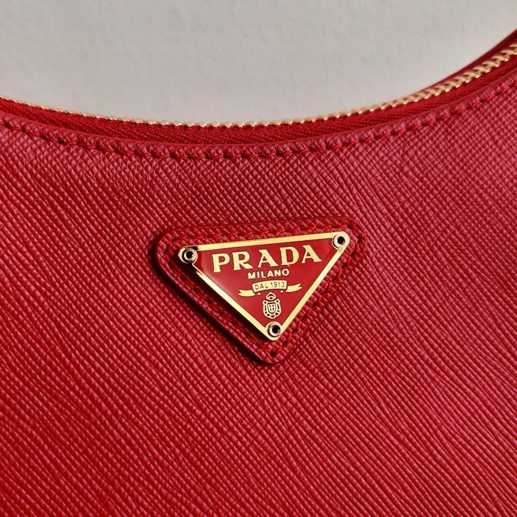 Prada 1BH204 Prada Re-Edition 2005 Saffiano leather Bag in Red