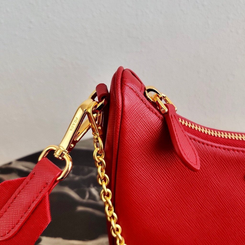 Prada 1BH204 Prada Re-Edition 2005 Saffiano leather Bag in Red