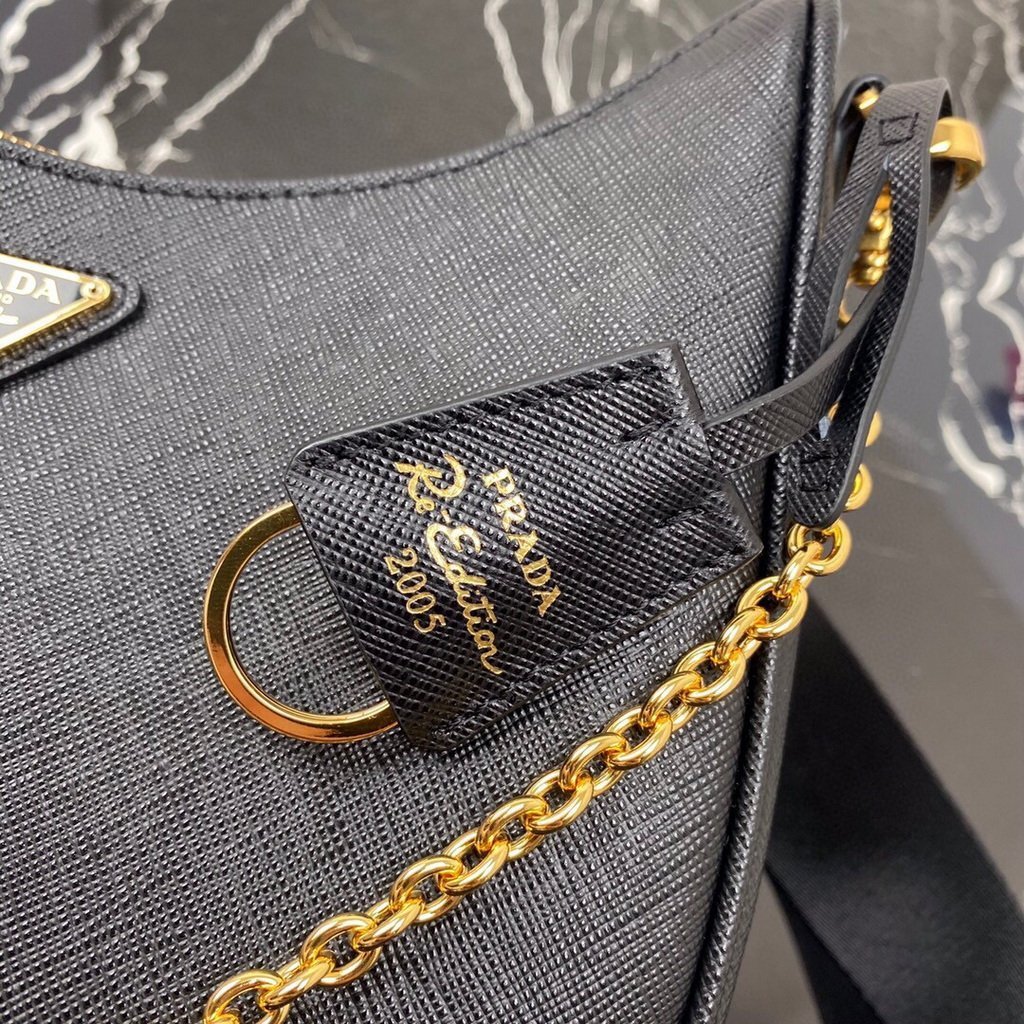 Prada 1BH204 Prada Re-Edition 2005 Saffiano leather Bag in Black