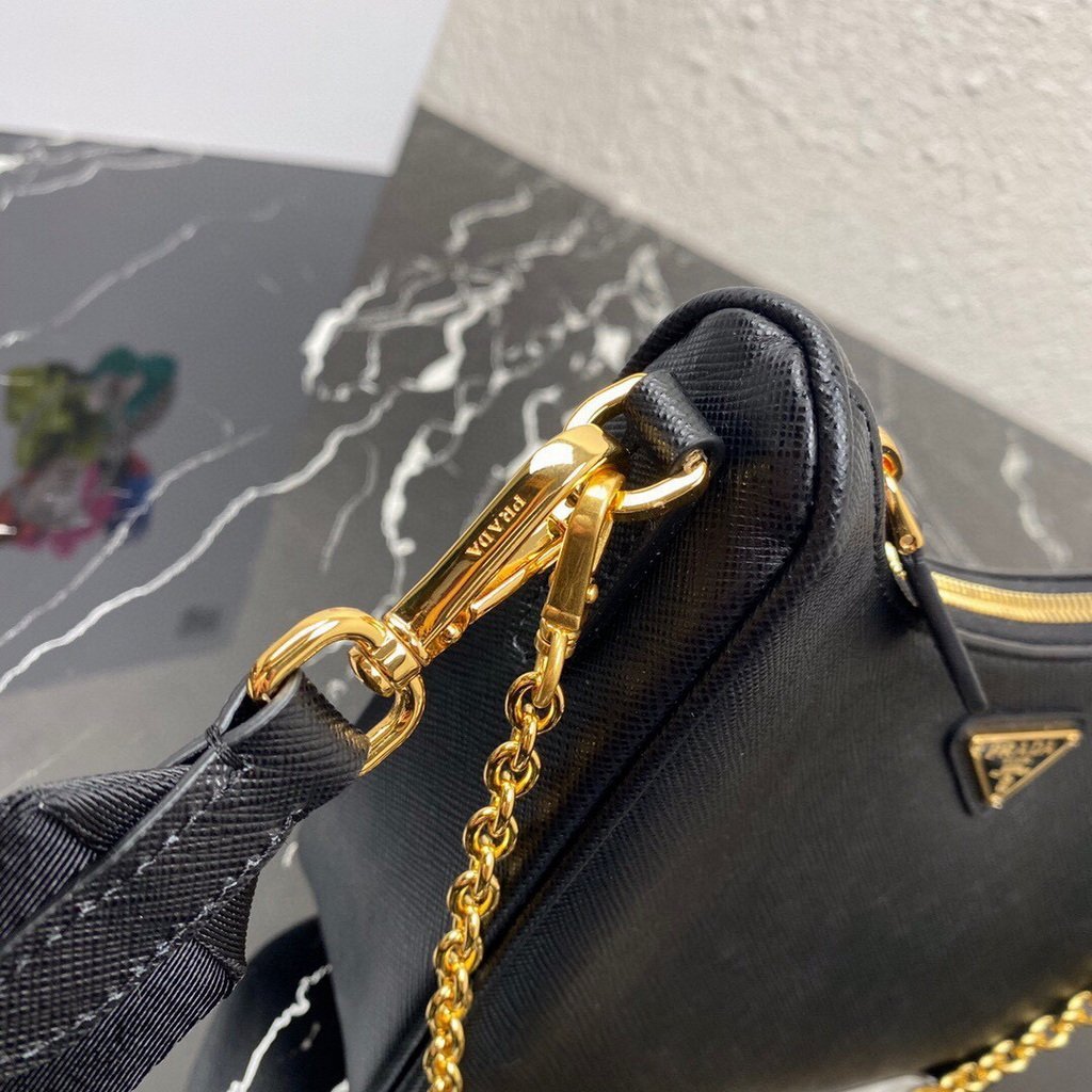 Prada 1BH204 Prada Re-Edition 2005 Saffiano leather Bag in Black