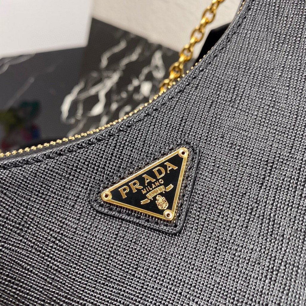 Prada 1BH204 Prada Re-Edition 2005 Saffiano leather Bag in Black