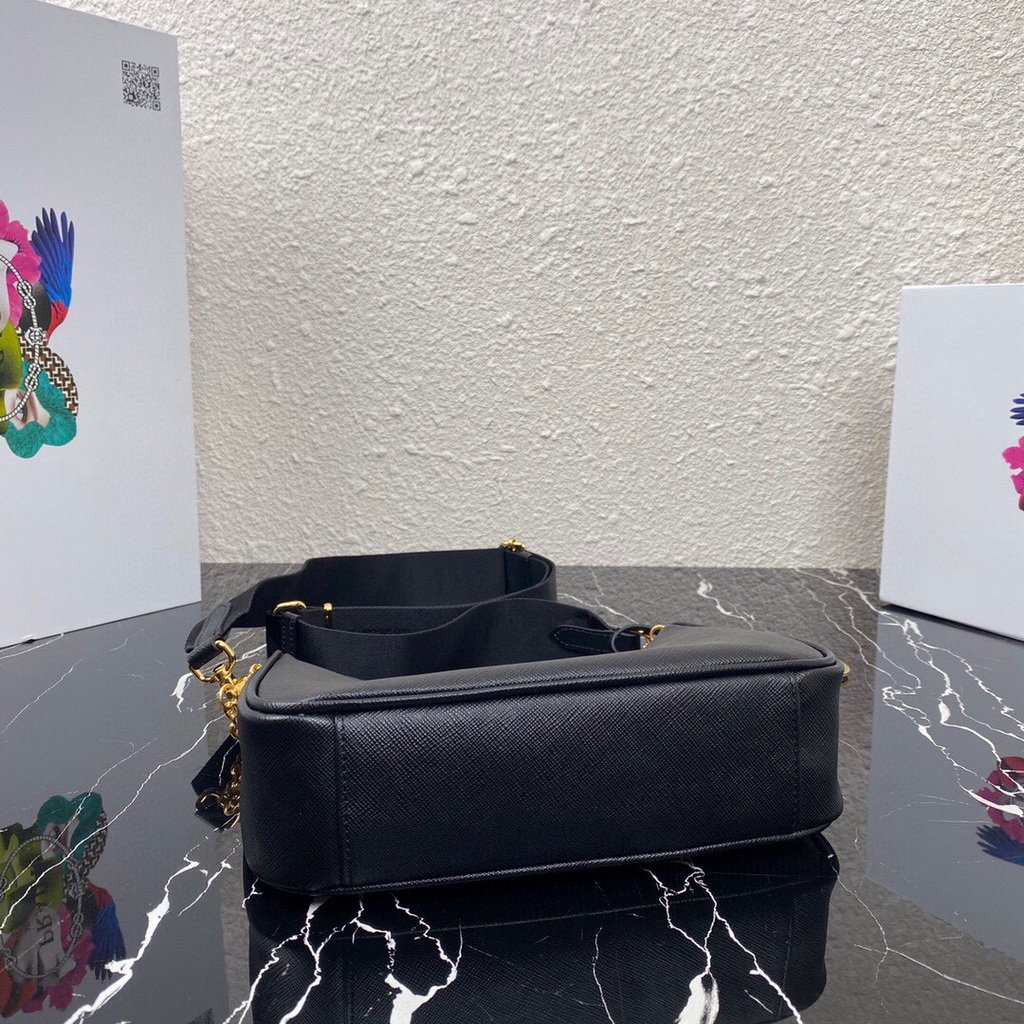 Prada 1BH204 Prada Re-Edition 2005 Saffiano leather Bag in Black
