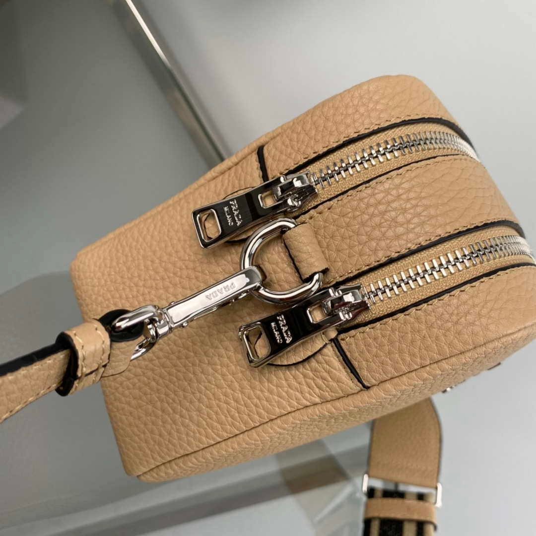 Prada Leather bag with shoulder strap 1BH082 Apricot