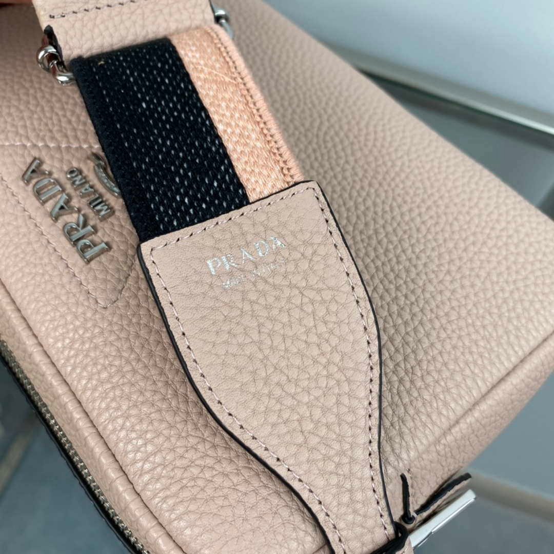 Prada Leather bag with shoulder strap 1BH082 Pink