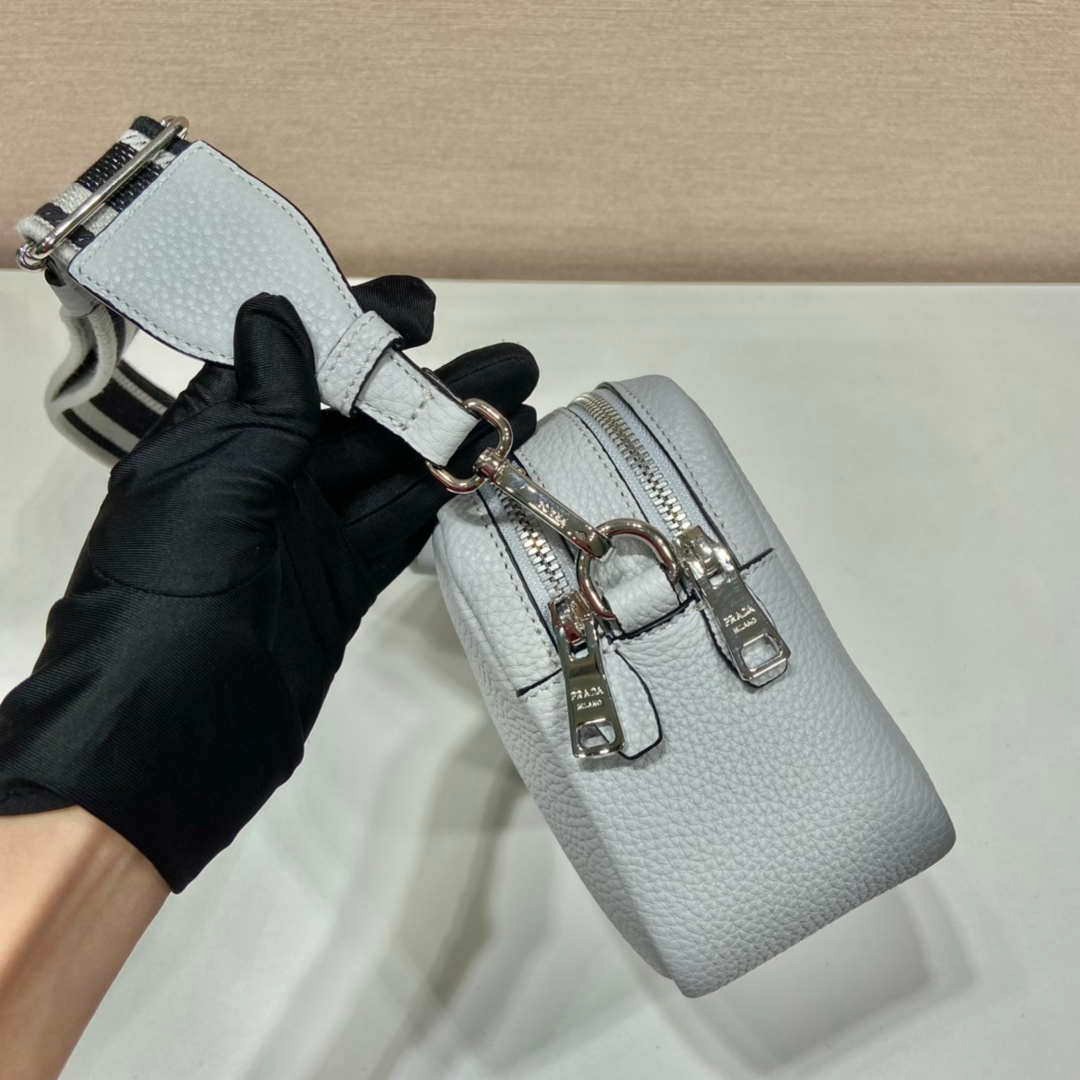 Prada Leather bag with shoulder strap 1BH082 White