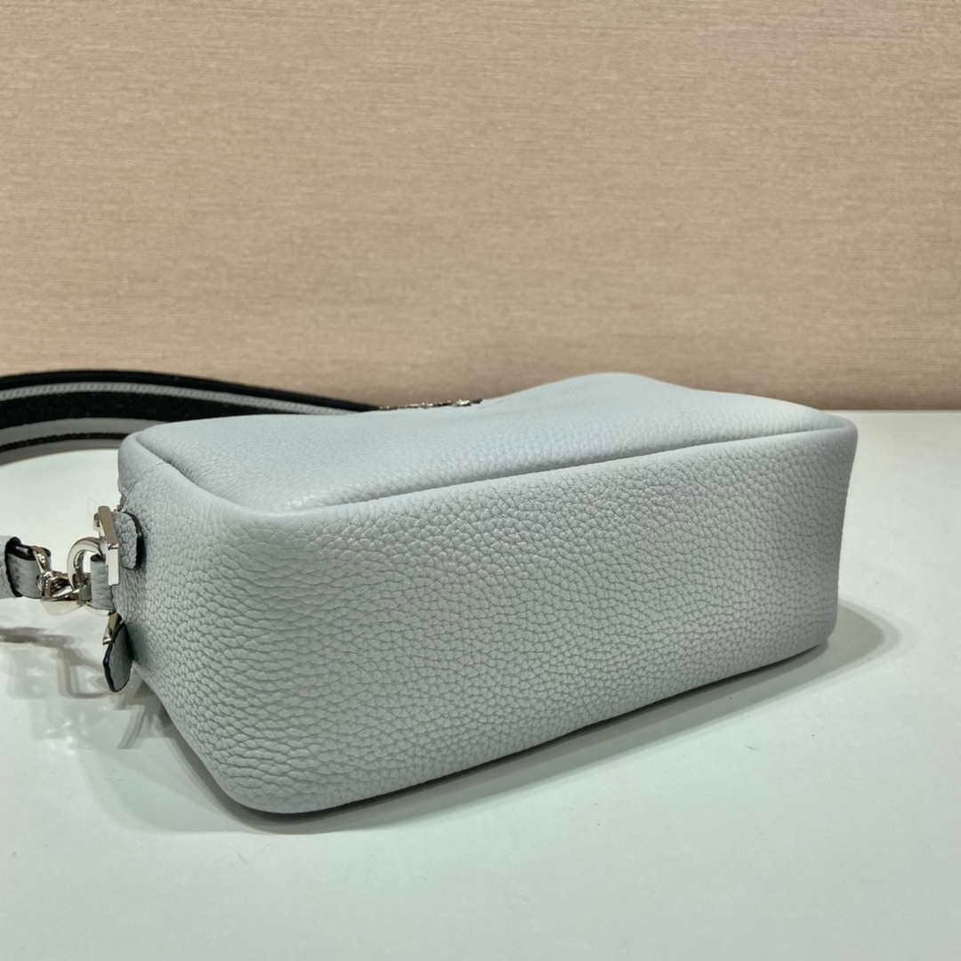 Prada Leather bag with shoulder strap 1BH082 White