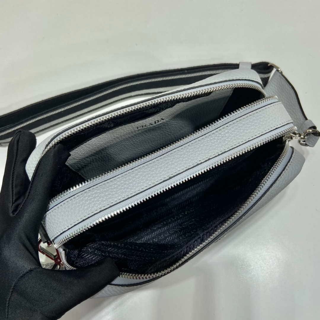 Prada Leather bag with shoulder strap 1BH082 White