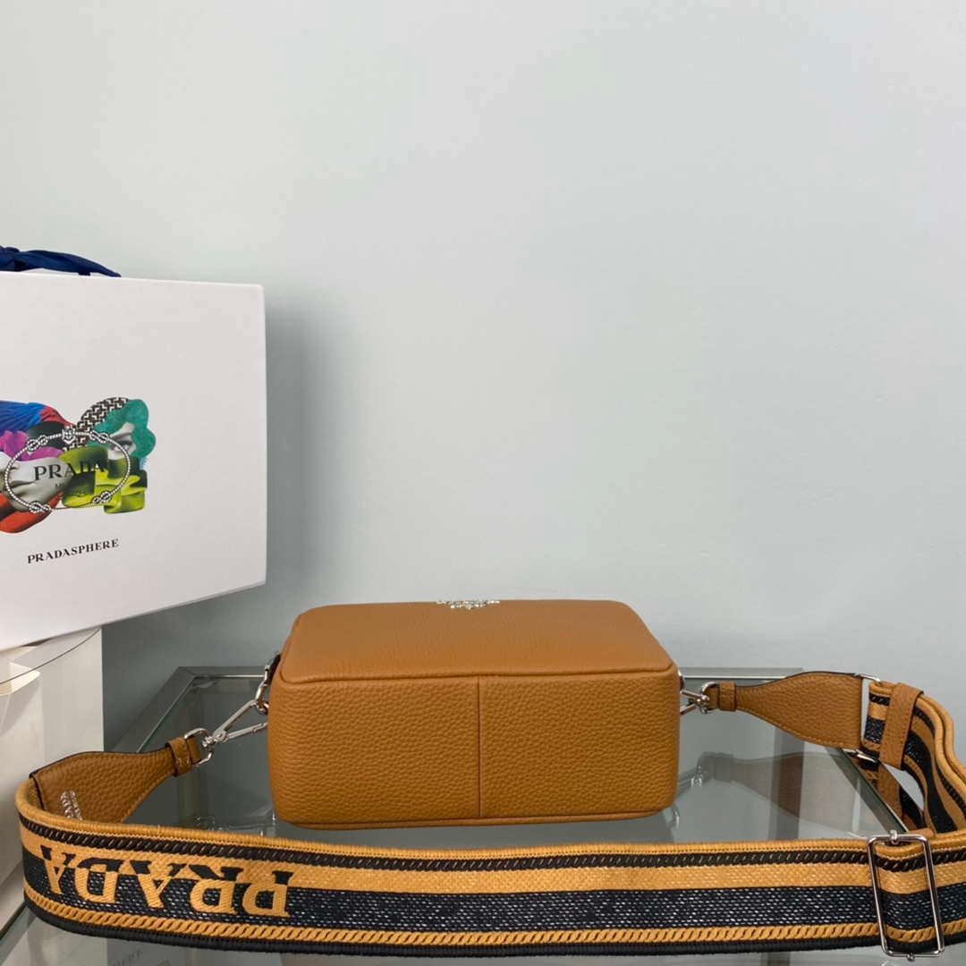 Prada Leather bag with shoulder strap 1BH082 brown