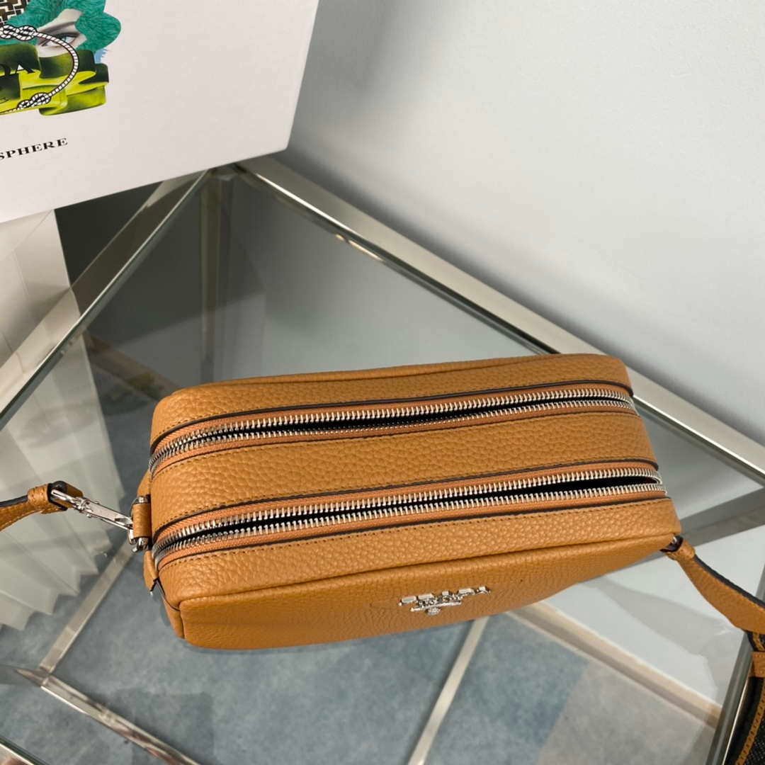 Prada Leather bag with shoulder strap 1BH082 brown