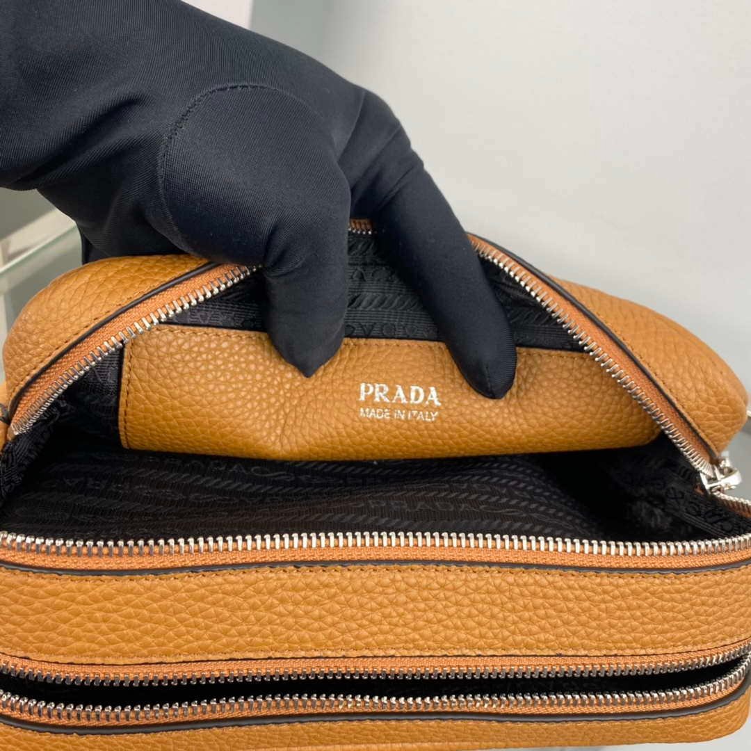 Prada Leather bag with shoulder strap 1BH082 brown