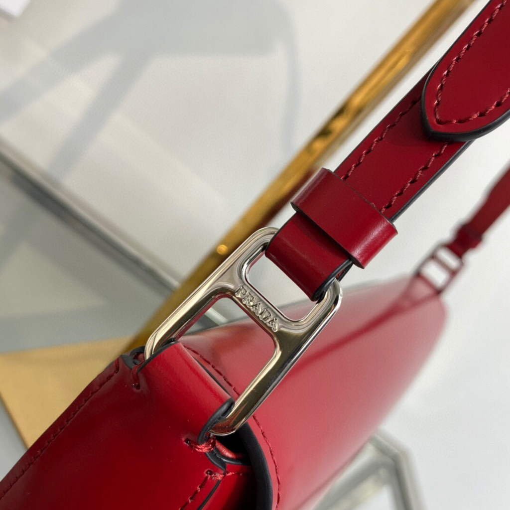 Prada Brushed leather Prada Femme 1BD323 Red