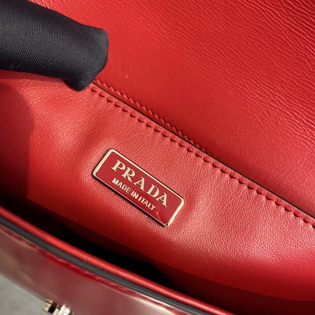 Prada Brushed leather Prada Femme 1BD323 Red