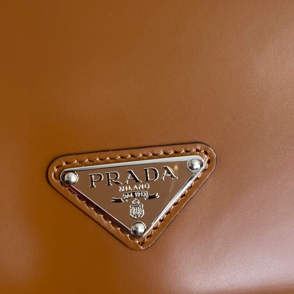 Prada Brushed leather Prada Femme 1BD323 Brown