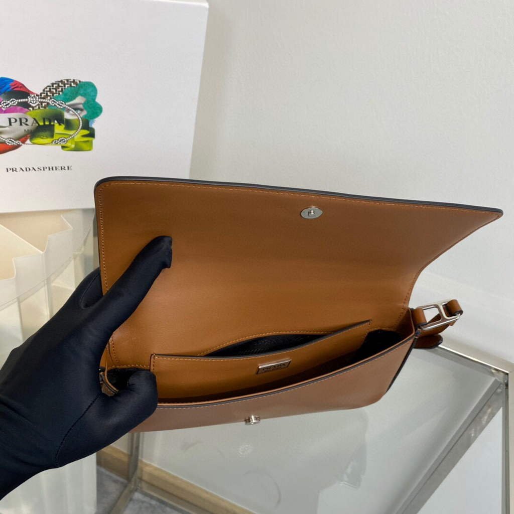 Prada Brushed leather Prada Femme 1BD323 Brown