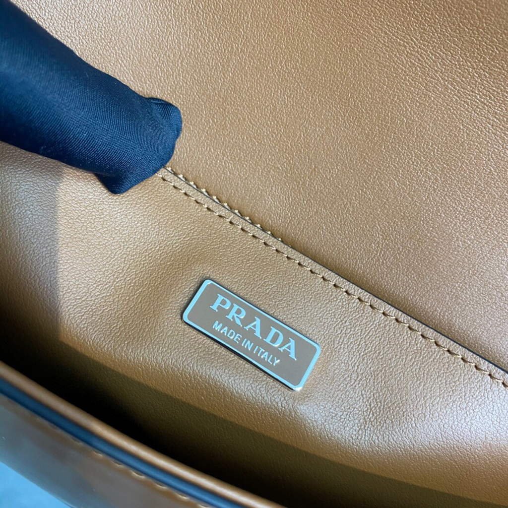 Prada Brushed leather Prada Femme 1BD323 Brown