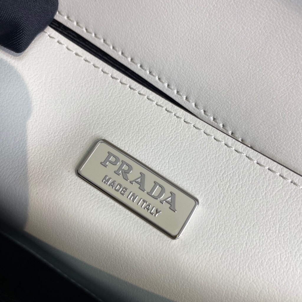Prada Brushed leather Prada Femme 1BD323 White