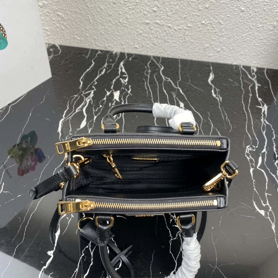 Prada 1BA906 Prada Galleria Saffiano leather mini-bag Black