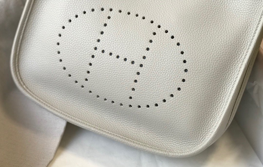 Hermes H083435 Evelyne III 29 Shoulder Bag Silver Hardware White Gray