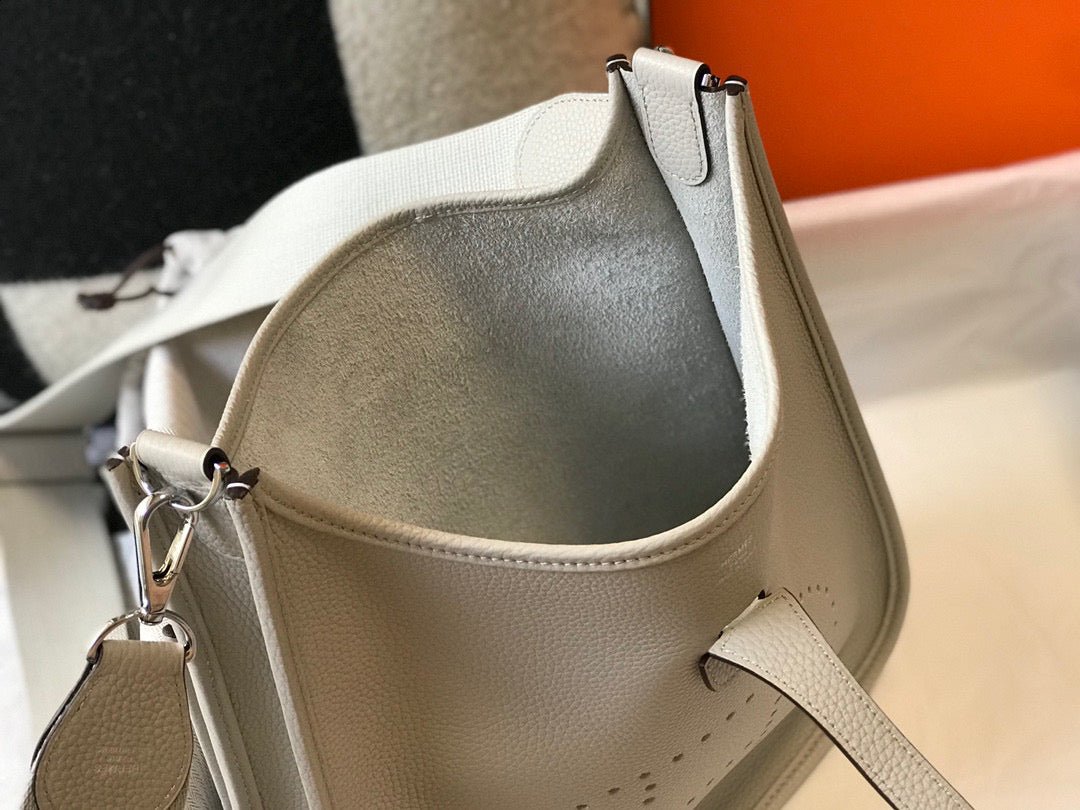 Hermes H083435 Evelyne III 29 Shoulder Bag Silver Hardware White Gray