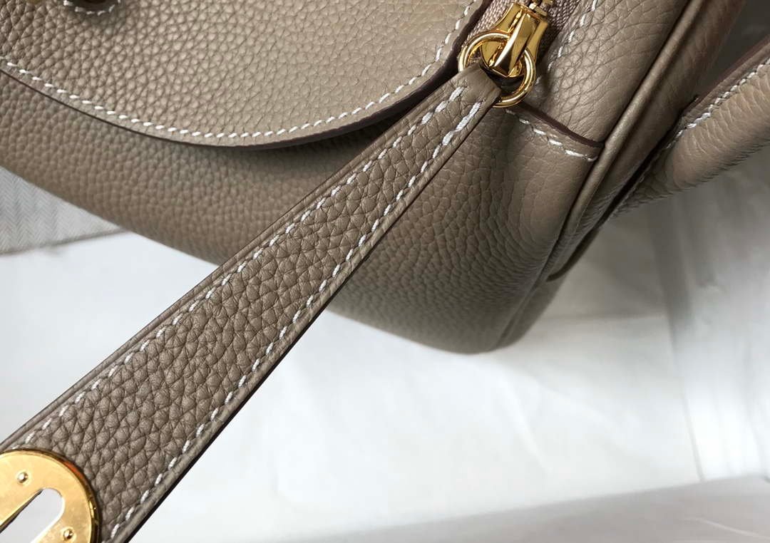 Replica Hermes H073428 Lindy Bag 26 30 H231945