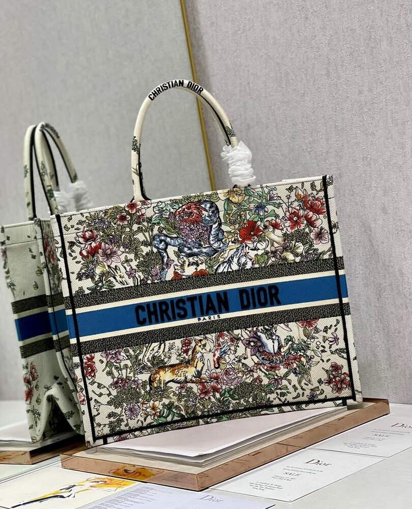 Dior M1286 Large Book Tote Latte D-Constellation Embroidery