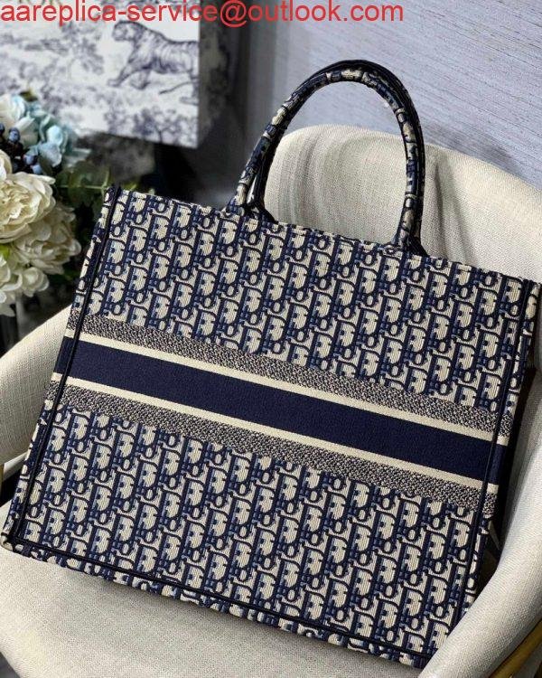 Dior M1286 Dior Book Tote Blue Dior Oblique Velvet