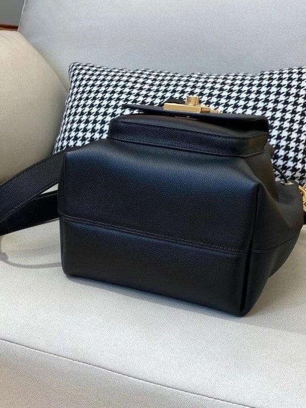 Replica Louis Vuitton Black Lockme Bucket Bag M57687 BLV718