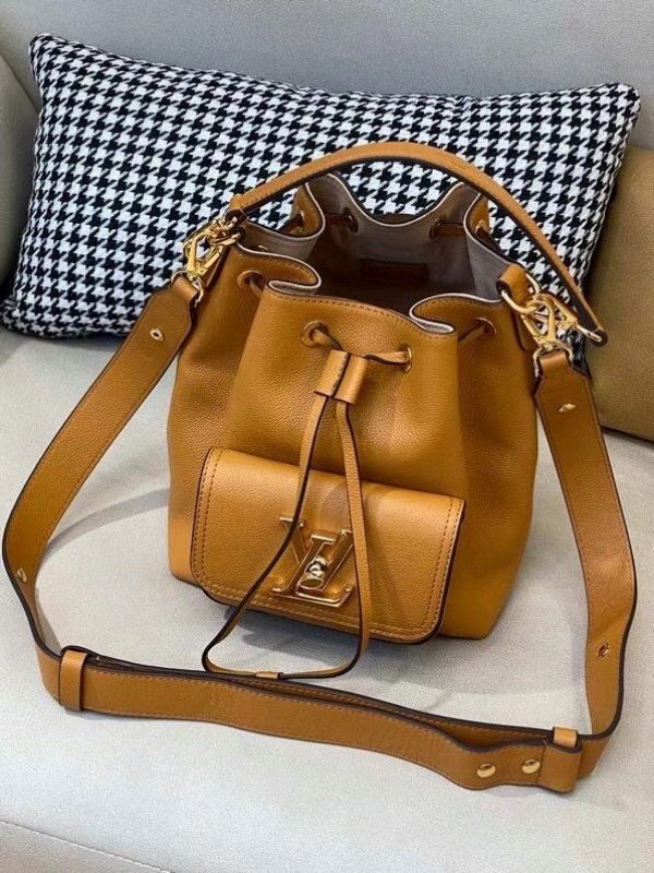 Replica Louis Vuitton Brwon Lockme Bucket Bag M57689 BLV732