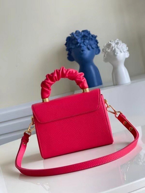 Replica Louis Vuitton Twist PM Bag In Rose Taurillon Leather M58691 BLV715