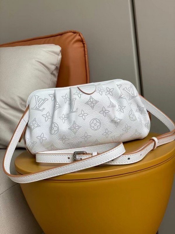 Louis Vuitton Scala Mini Pouch Mahina Leather M80410 BLV249