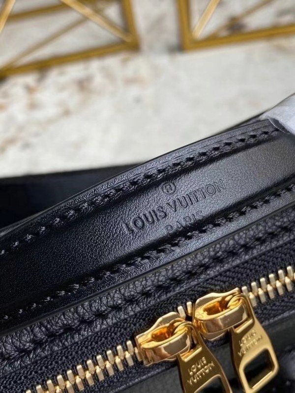 Replica Louis Vuitton Utility Crossbody Bag In Black Leather M80450 BLV716