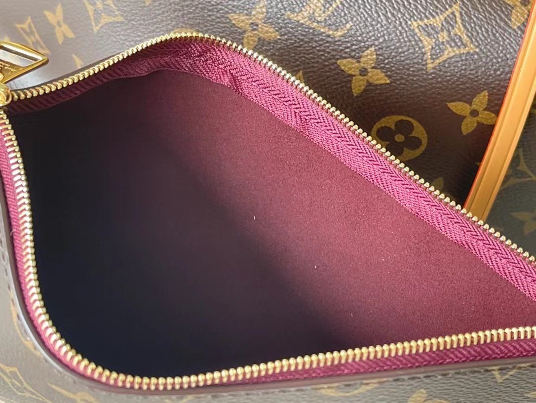 Louis Vuitton CarryAll MM M46197