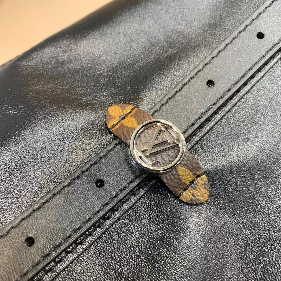 Louis Vuitton CarryAll MM M25143