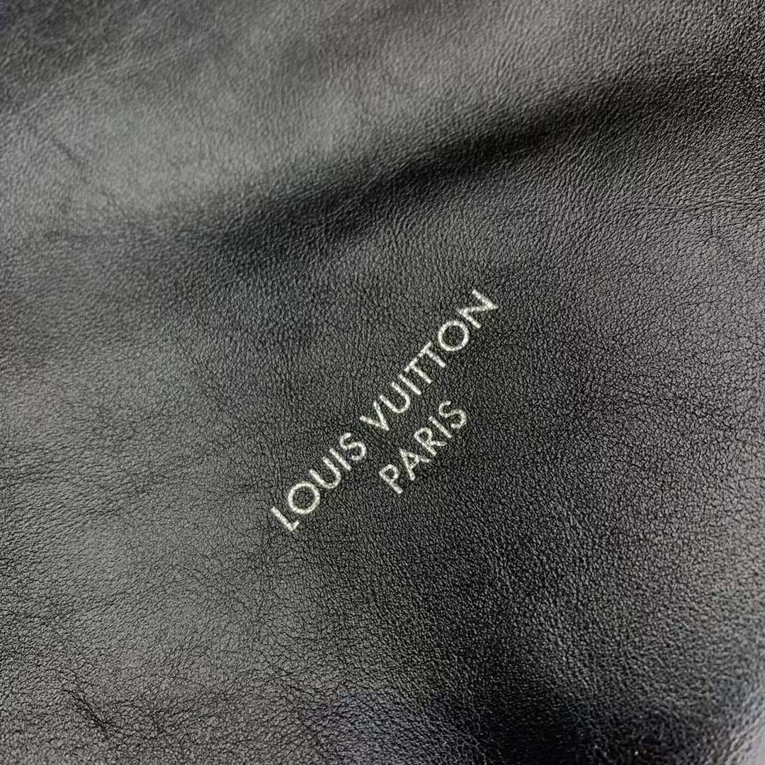 Louis Vuitton CarryAll MM M25143