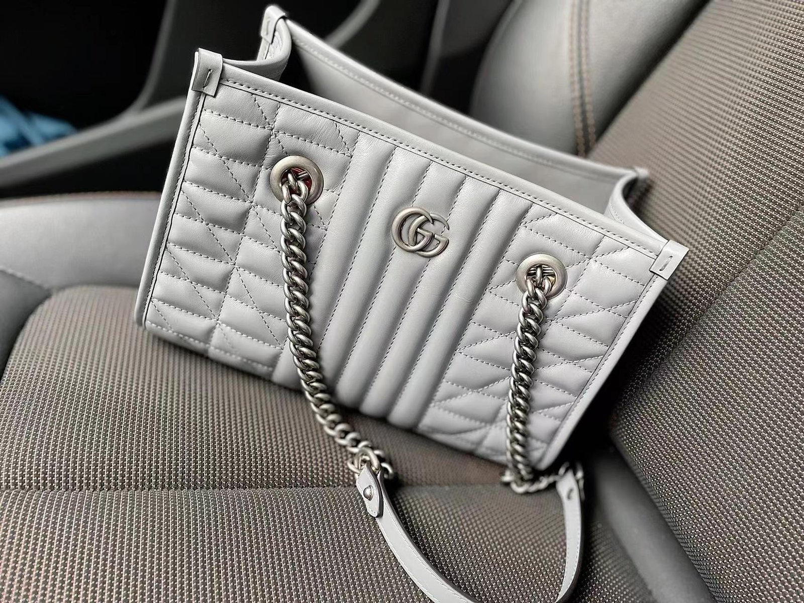 Gucci 675796 GG Marmont medium tote bag Gray photo review