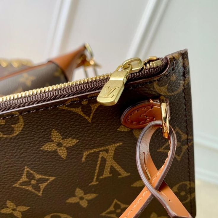 Louis Vuitton  Loop Hobo  M46311