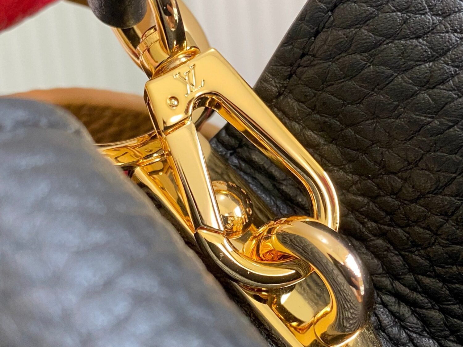 Replica Louis Vuitton Capucines MM LV M20704