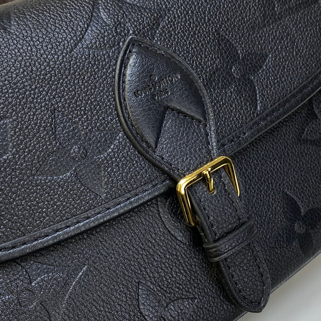 Louis Vuitton  Diane black M46386