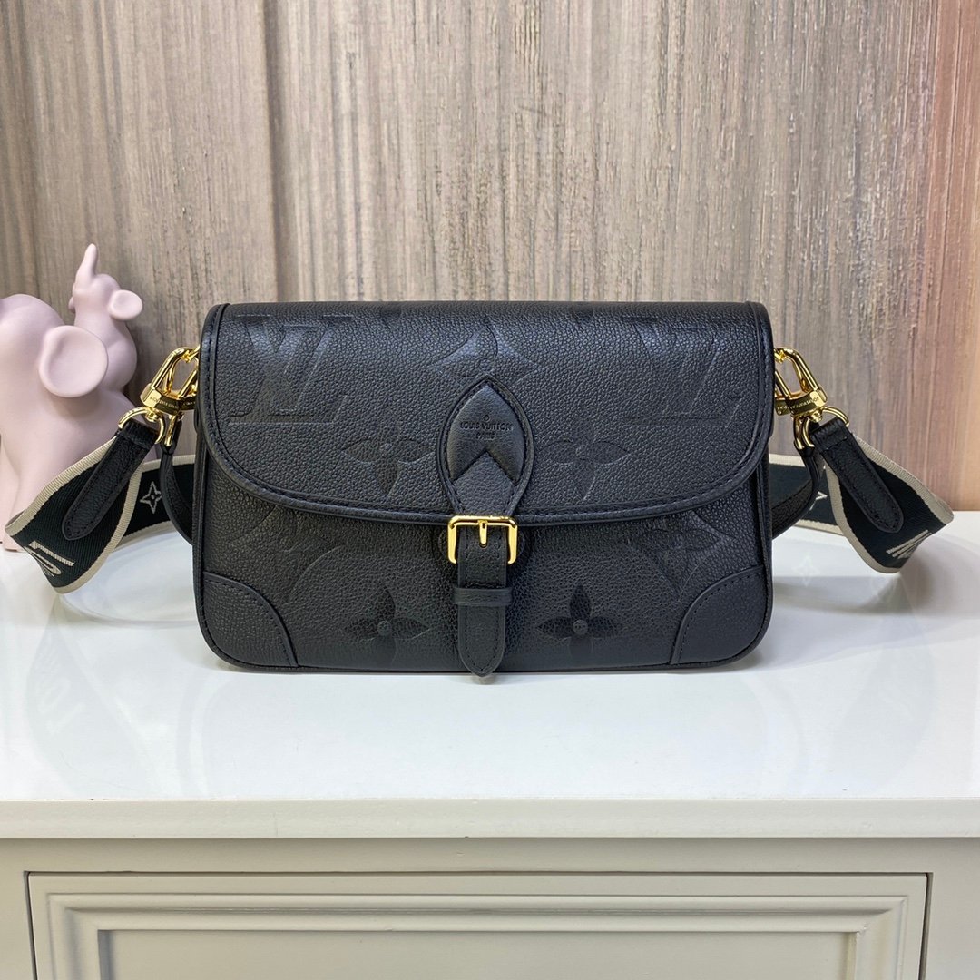 Louis Vuitton  Diane black M46386
