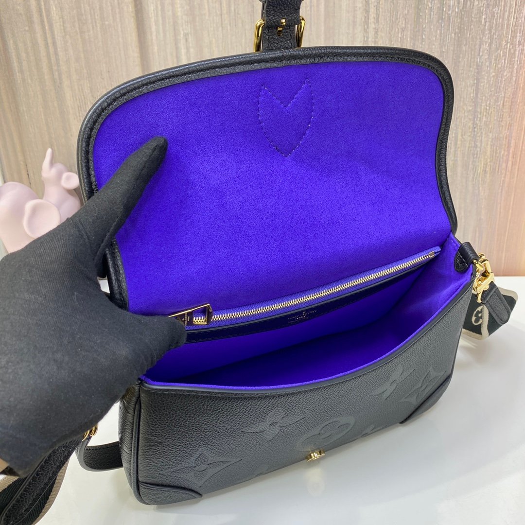 Louis Vuitton  Diane black M46386