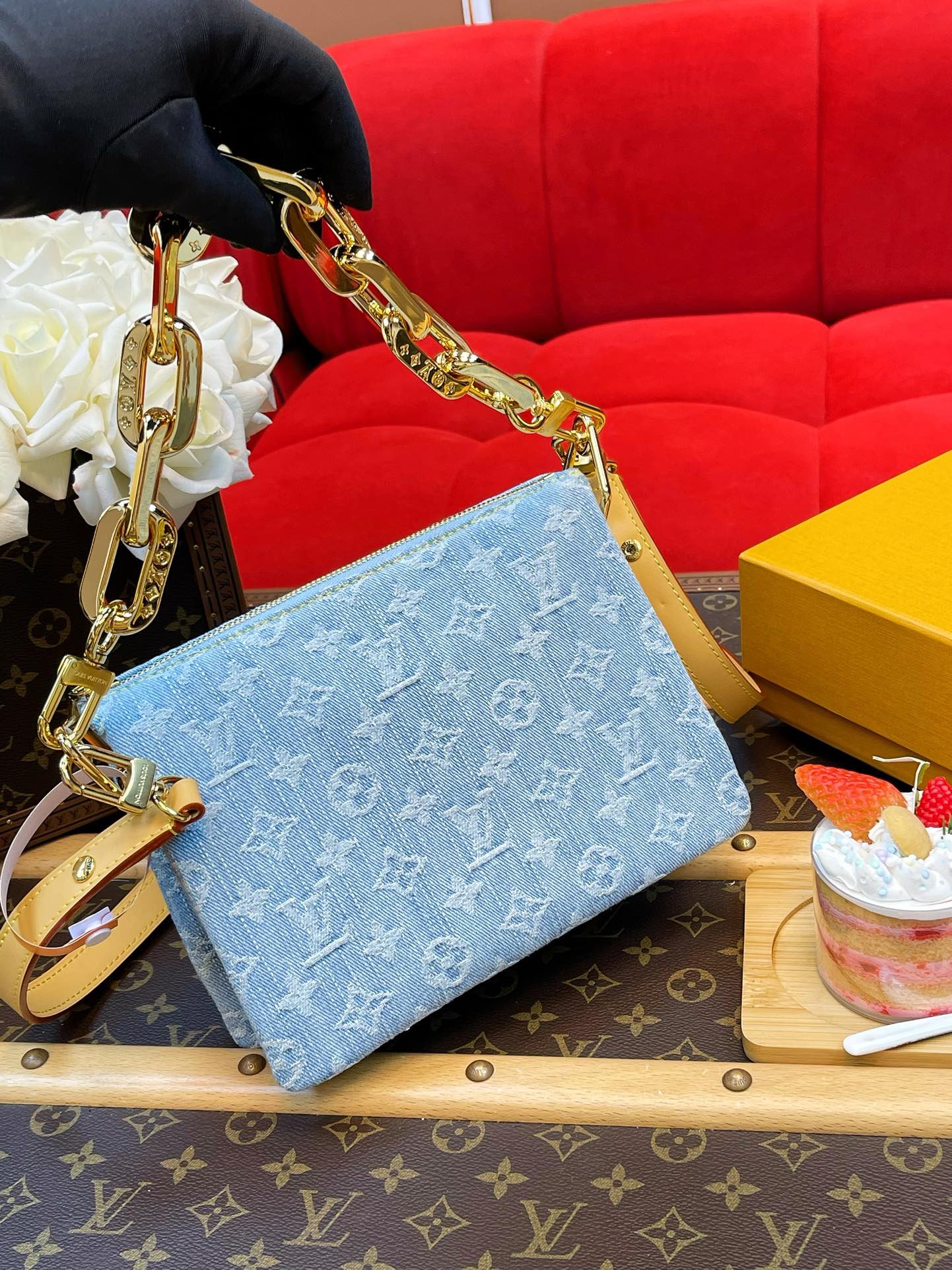 Louis Vuitton Coussin BB M11401