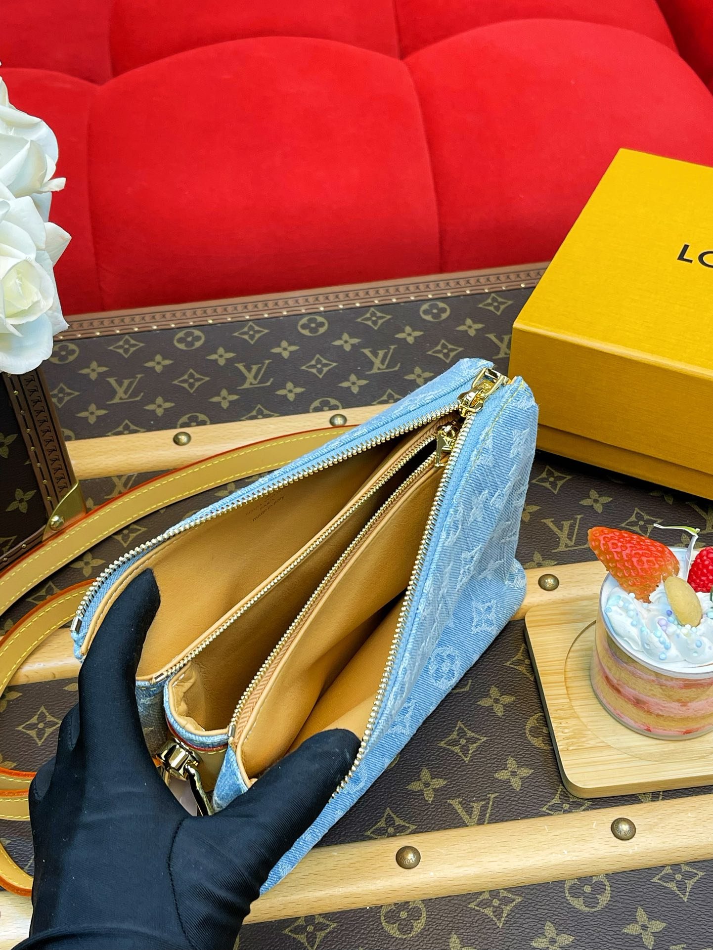 Louis Vuitton Coussin BB M11401