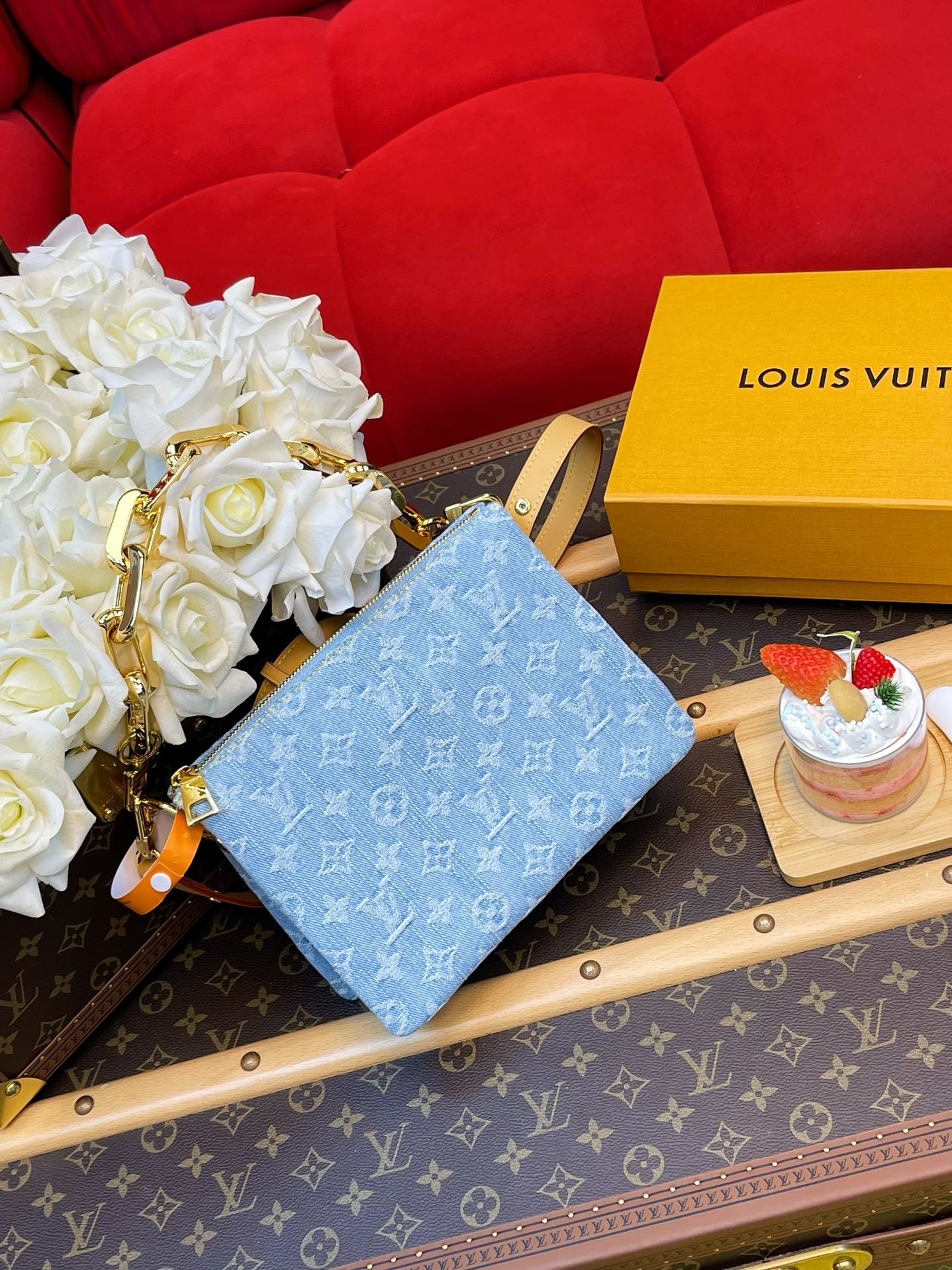 Louis Vuitton Coussin BB M11401